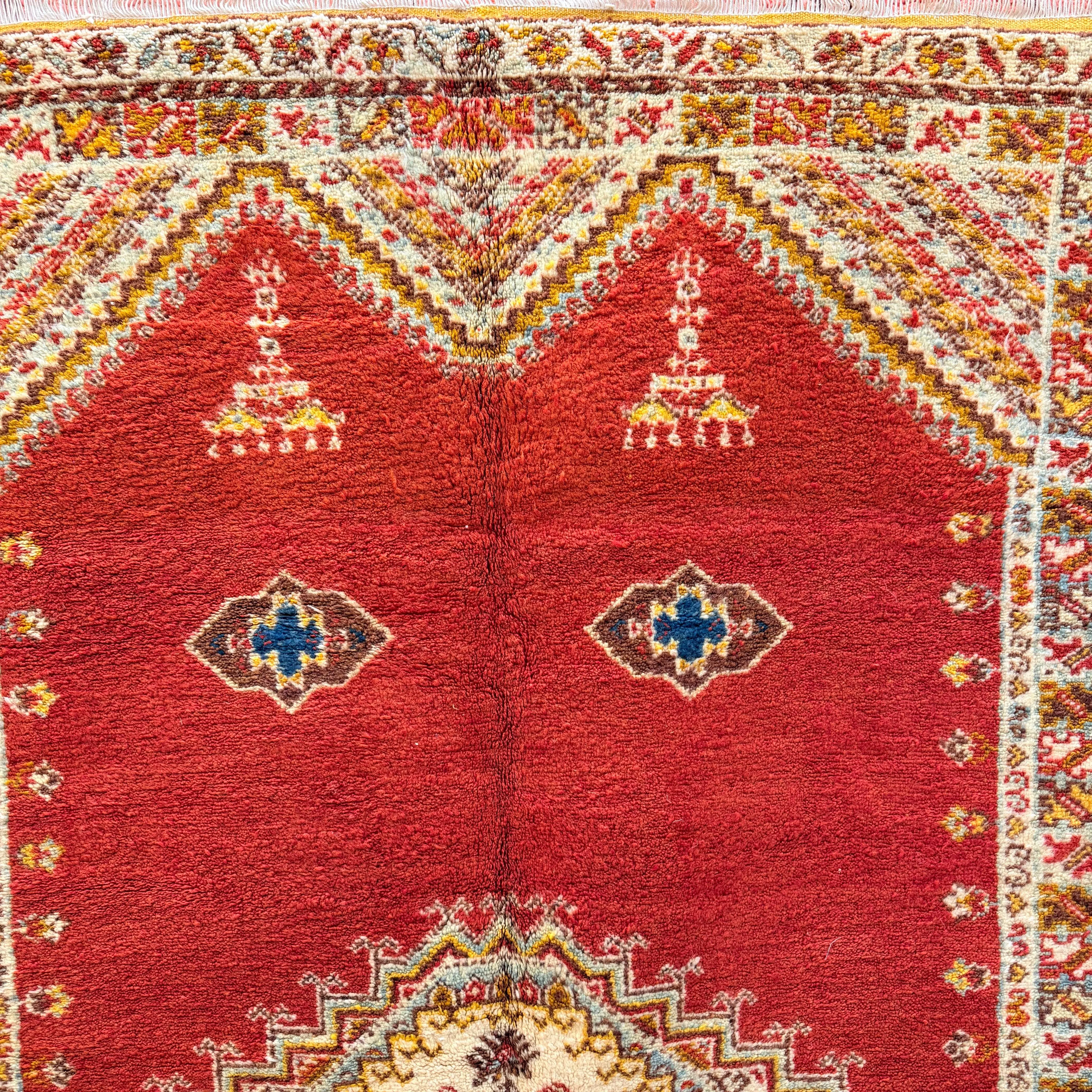 Hand-Knotted Red Vintage Berber Rug – Traditional Living Room Elegance