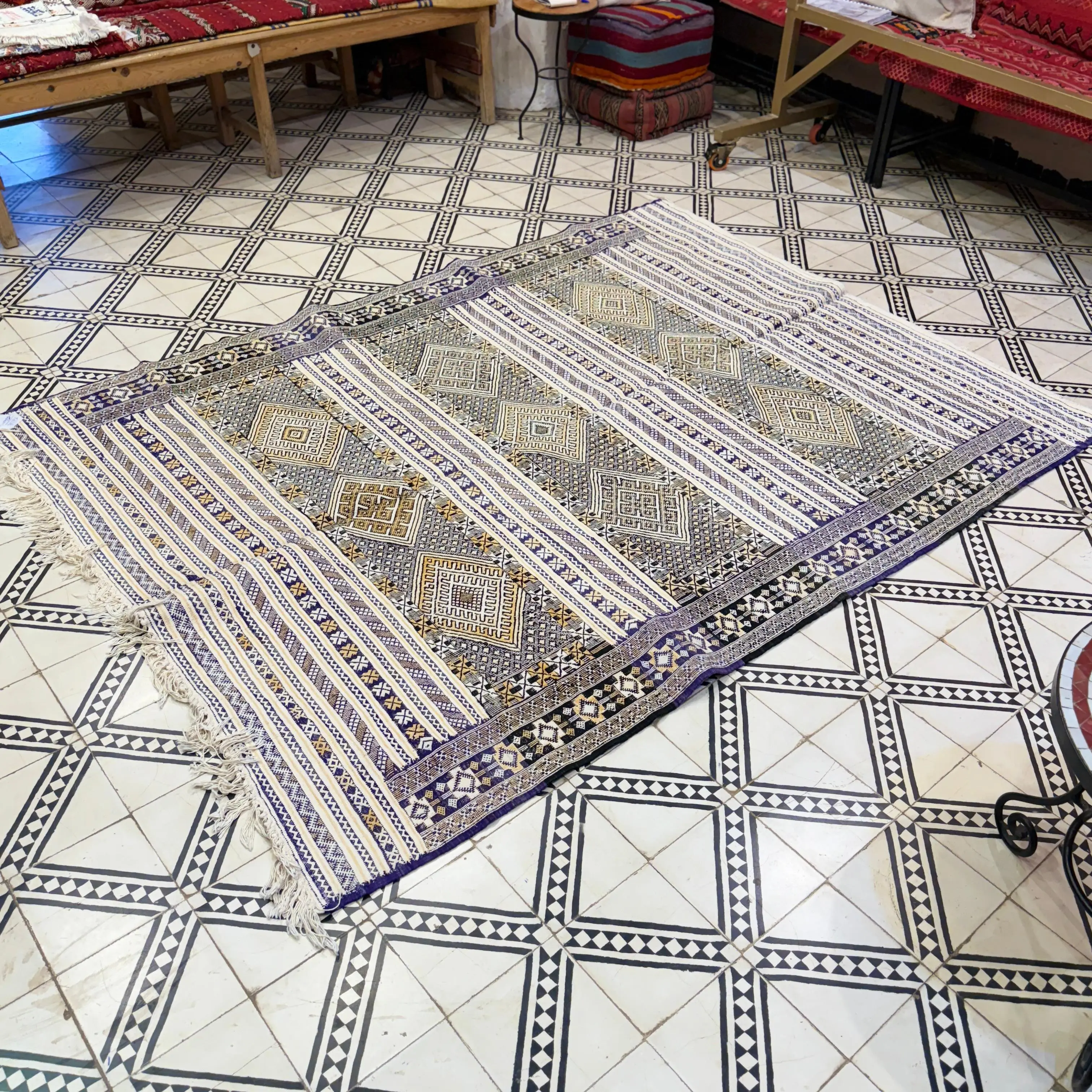 Vintage Handmade Kilim Rug | Moroccan Flatweave Carpet for Living Room | Authentic Area Wool Kilim