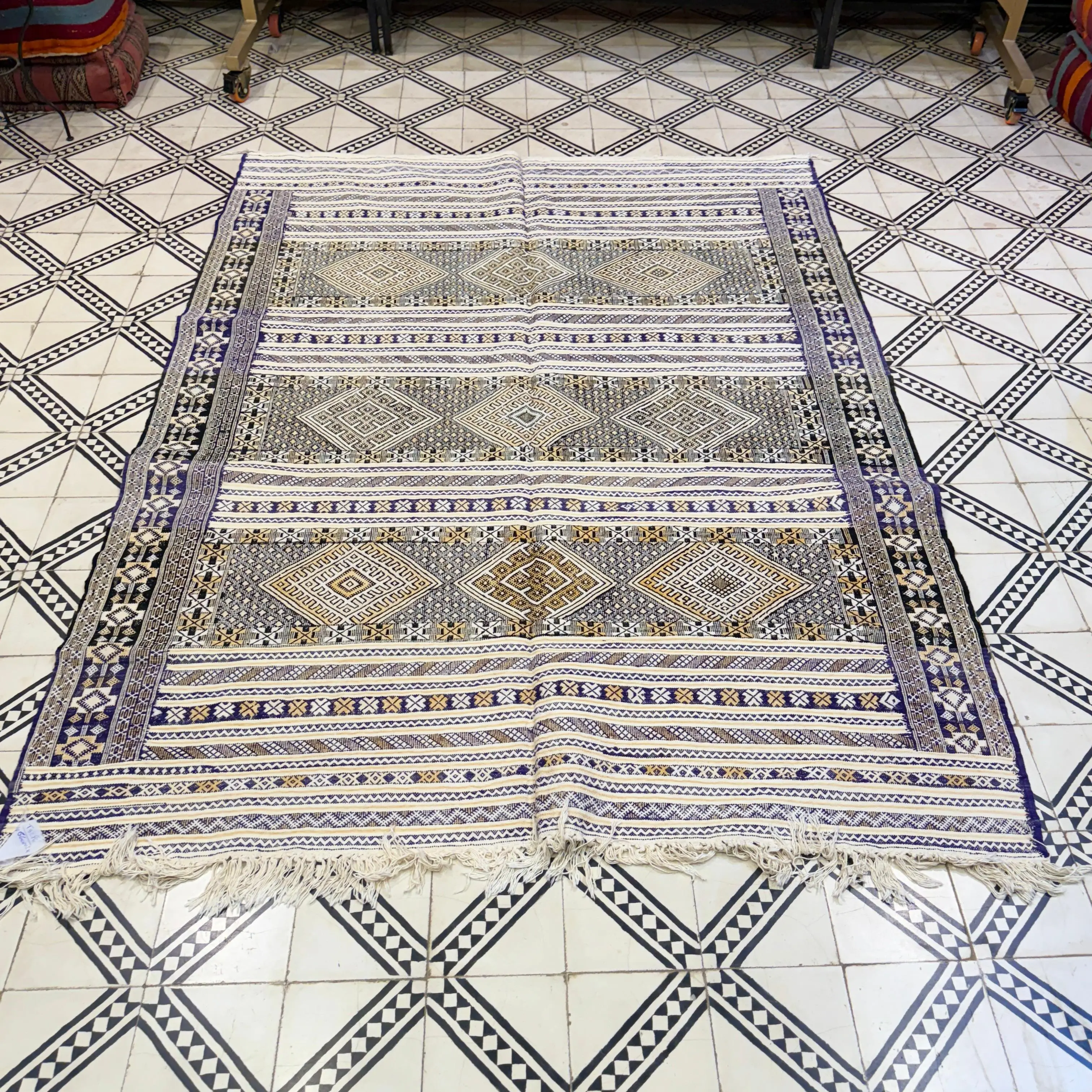 Vintage Handmade Kilim Rug | Moroccan Flatweave Carpet for Living Room | Authentic Area Wool Kilim