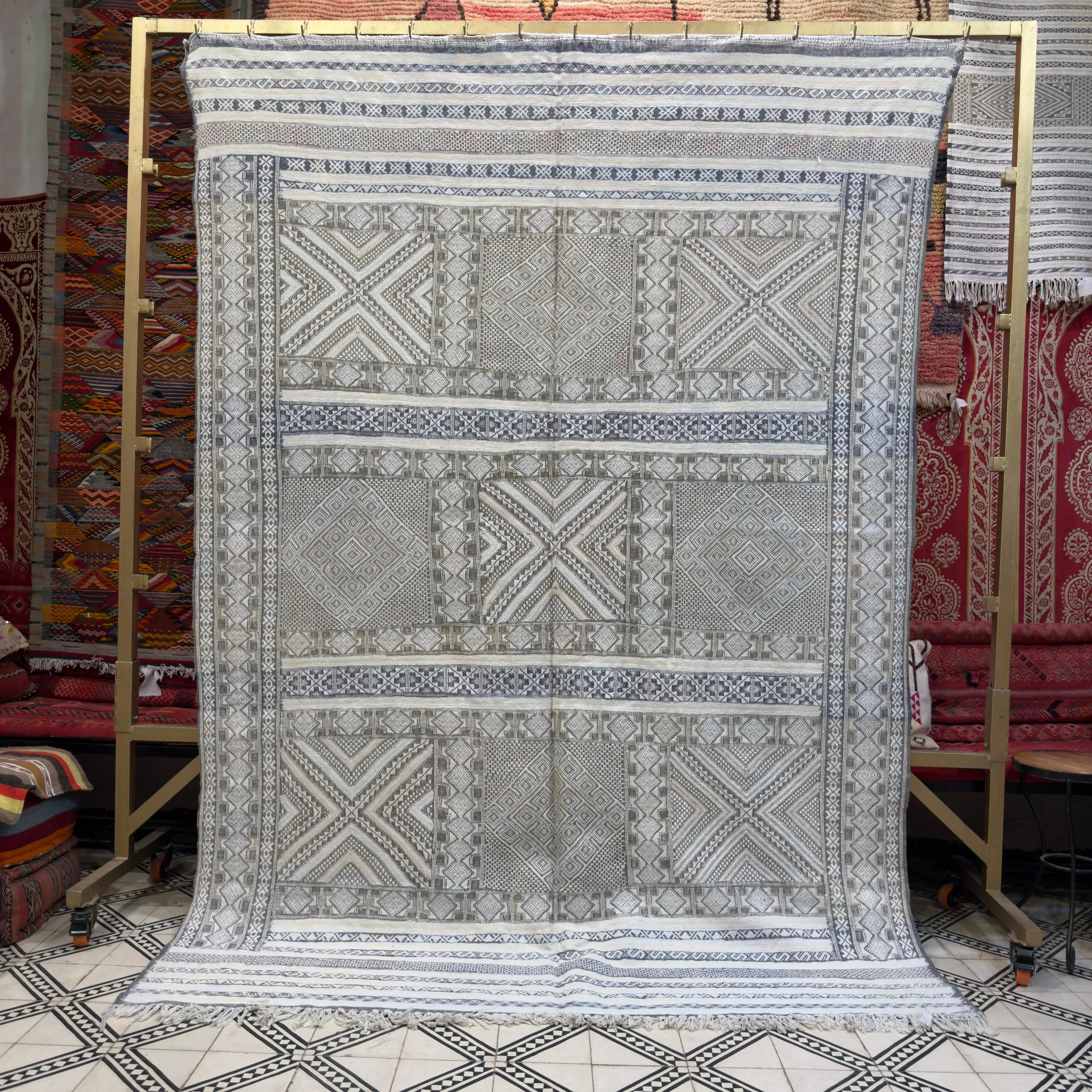 Gorgeous Vintage Kilim Moroccan Rug | 9.84ft x 6.56ft Living Room Carpet