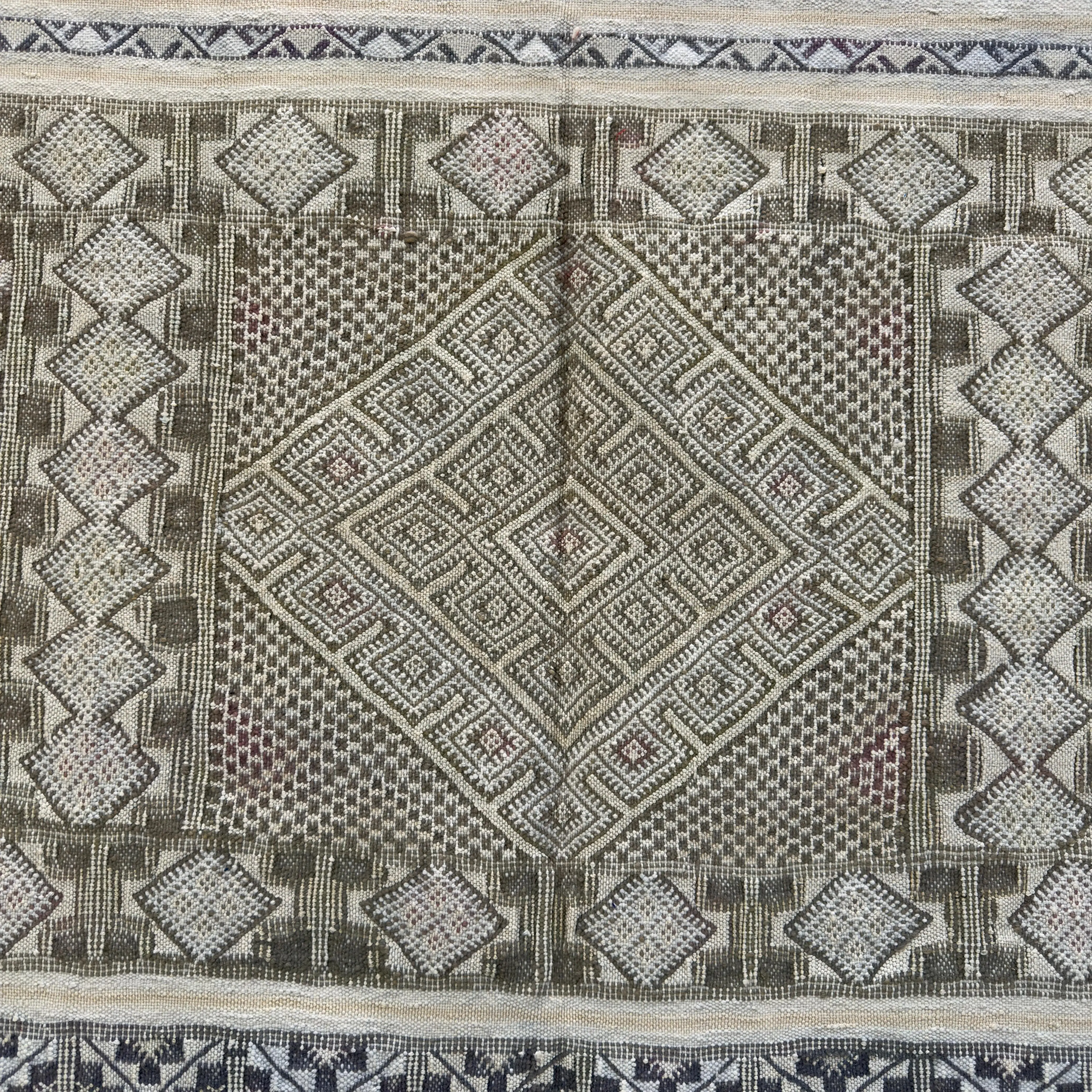 Gorgeous Vintage Kilim Moroccan Rug | 9.84ft x 6.56ft Living Room Carpet