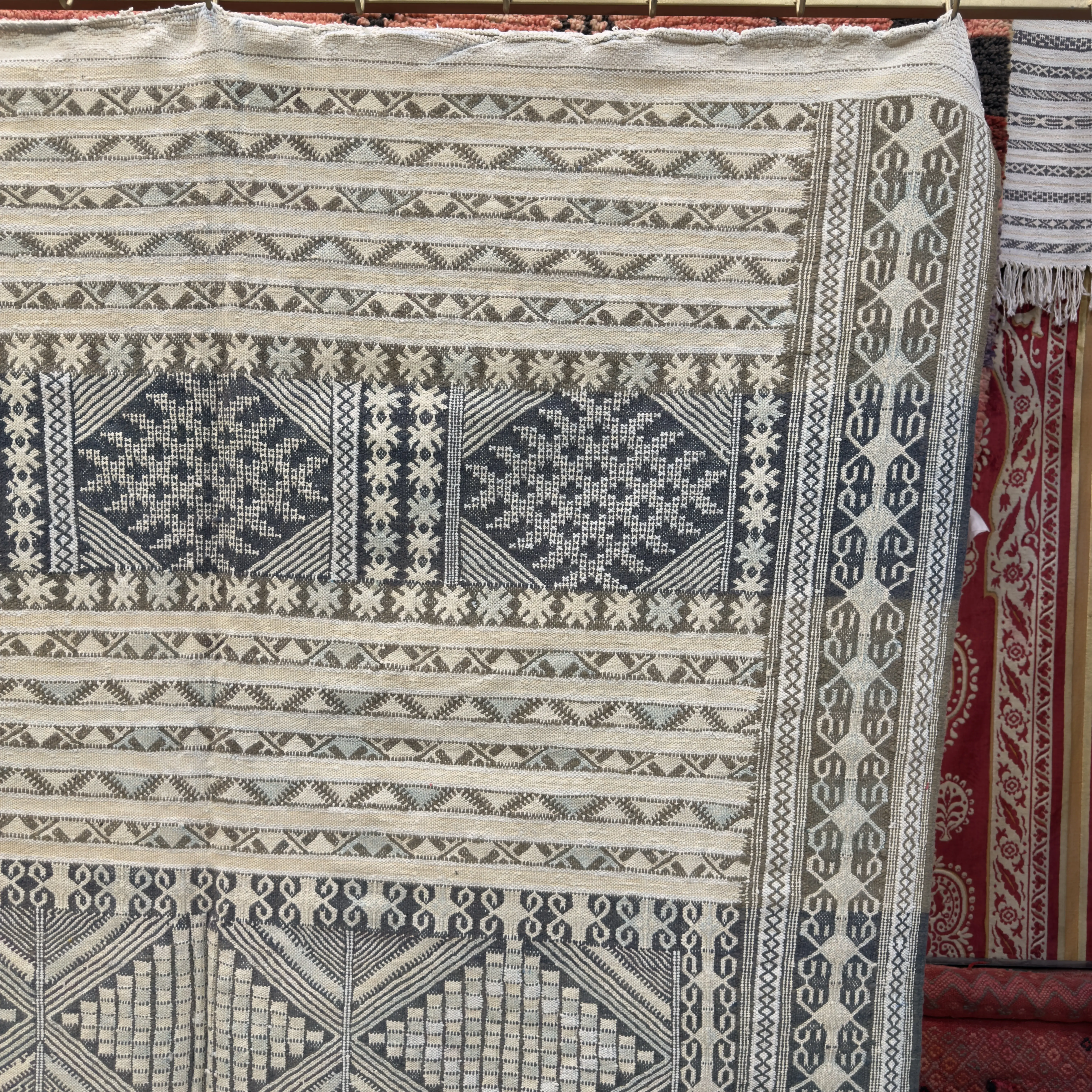 Authentic Berber Kilim – Handmade Moroccan Rug | 100% Natural Agave Silk & Dromedary Wool | 230 × 157 cm (7.5 × 5.2 ft)