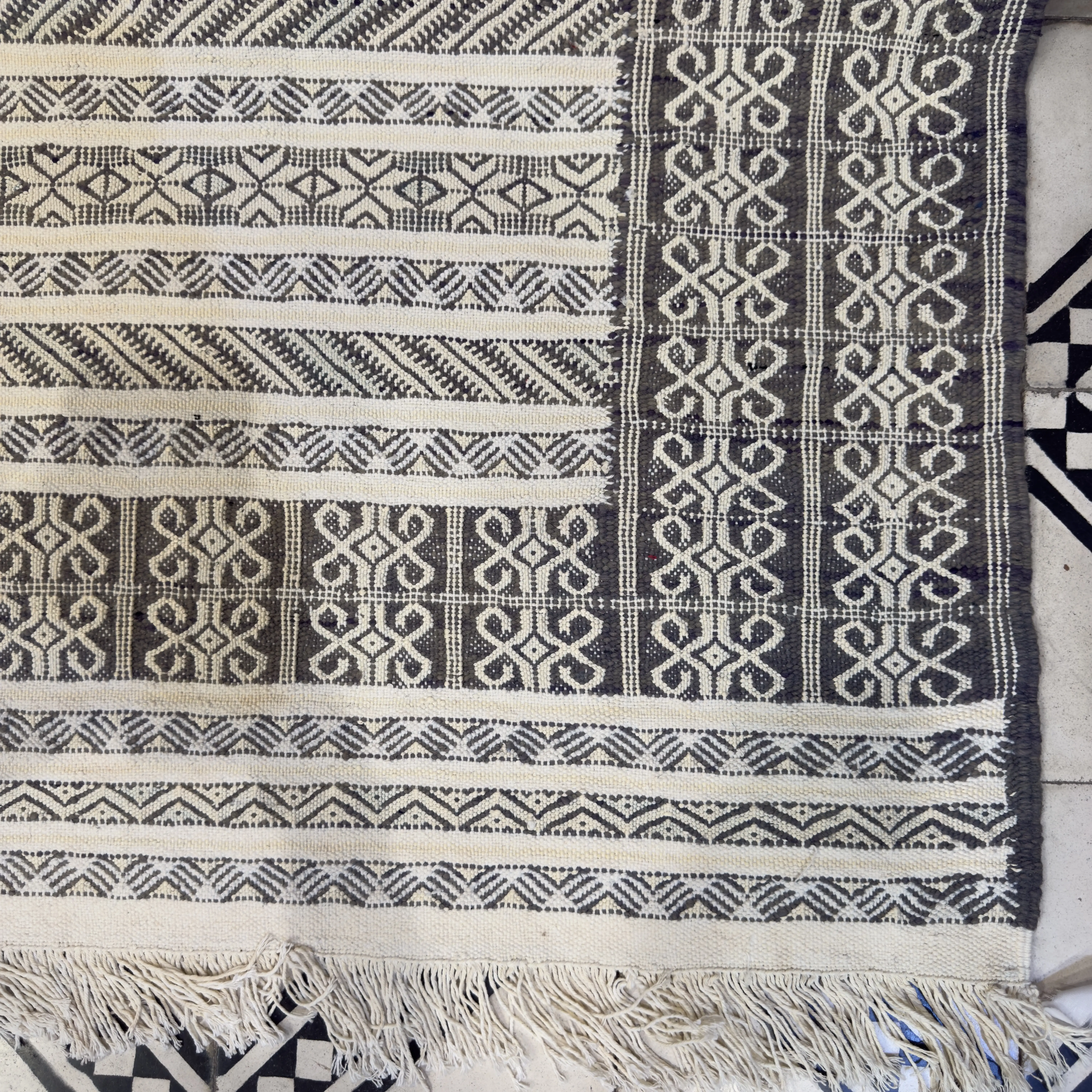 Dual-Purpose Outdoor Carpet & Indoor Berber Kilim Rug – 255 × 165 cm (8.4 × 5.4 ft)