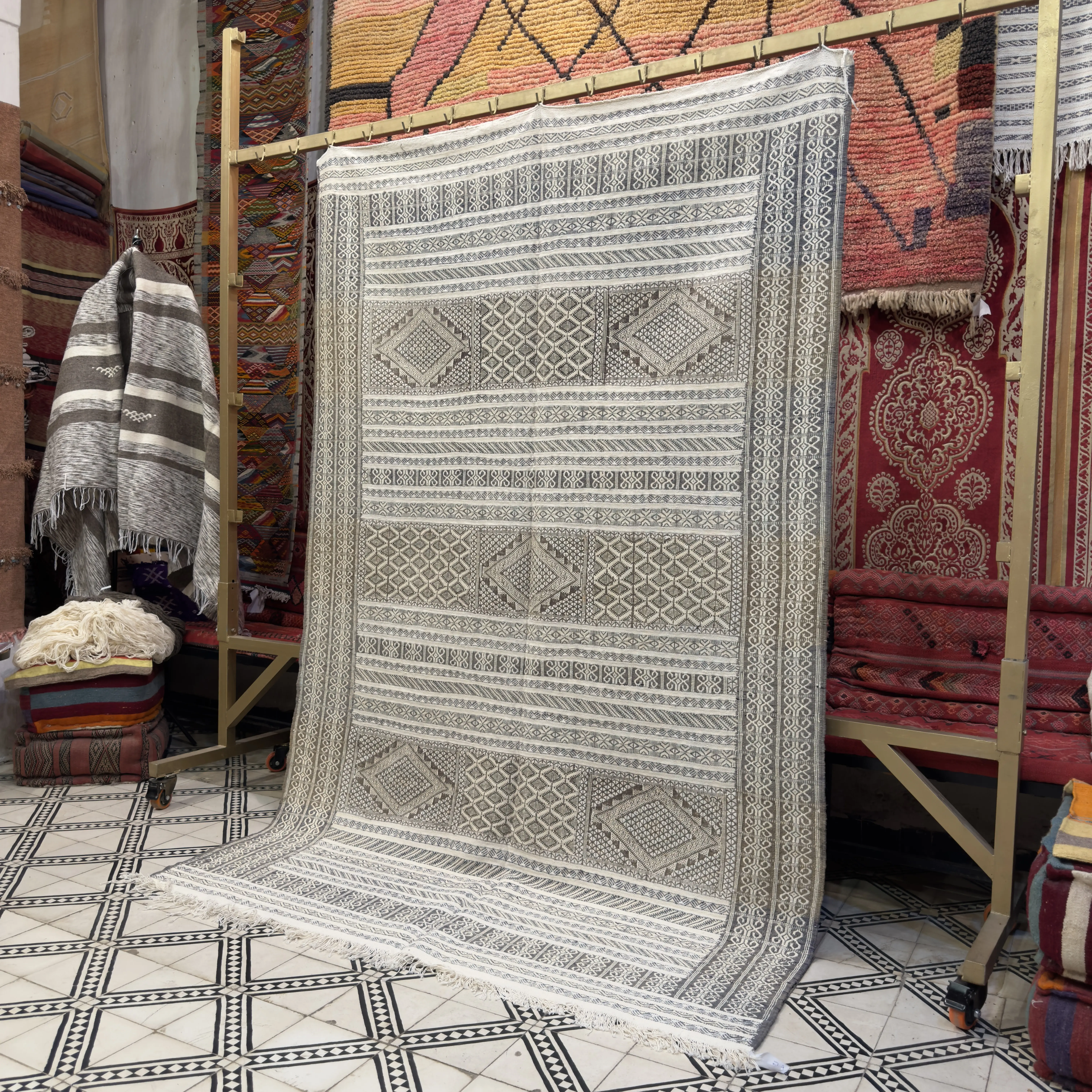 Dual-Purpose Outdoor Carpet & Indoor Berber Kilim Rug – 255 × 165 cm (8.4 × 5.4 ft)