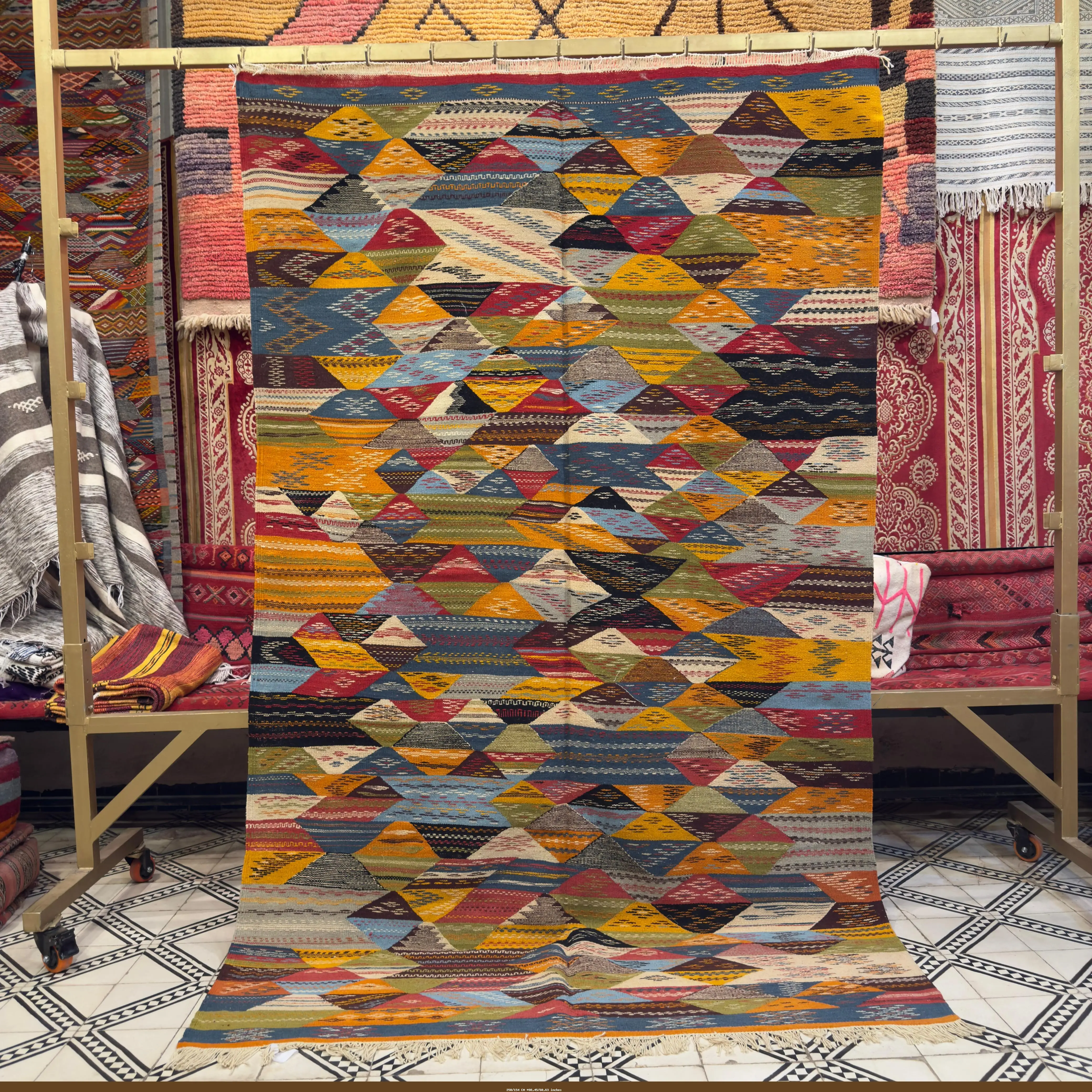 Lovely Moroccan Rug – Handwoven Berber Carpet | Authentic Home Decor | Elegant Living Room Rug - 250/154 CM =98,45/60,63 inches