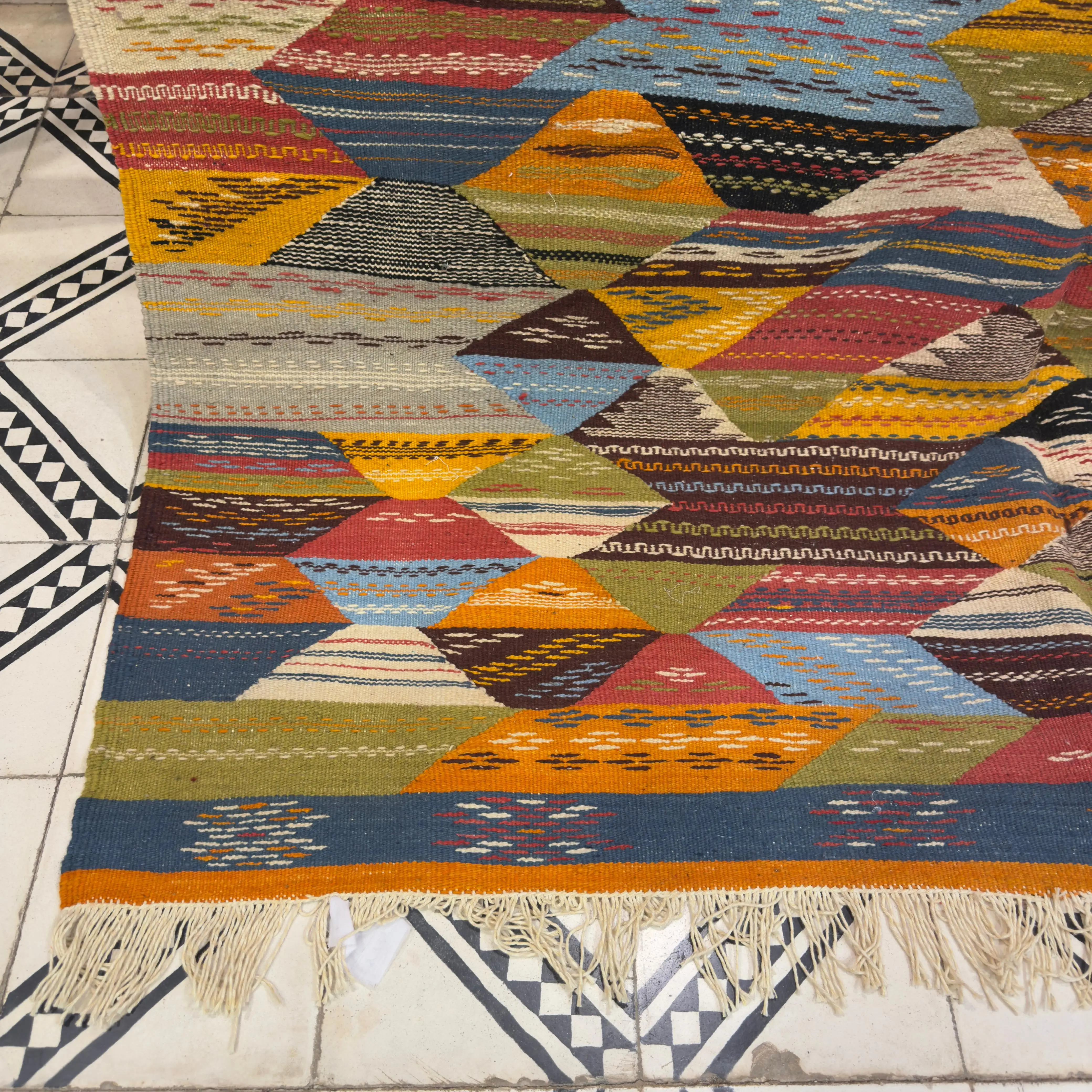 Lovely Moroccan Rug – Handwoven Berber Carpet | Authentic Home Decor | Elegant Living Room Rug - 250/154 CM =98,45/60,63 inches