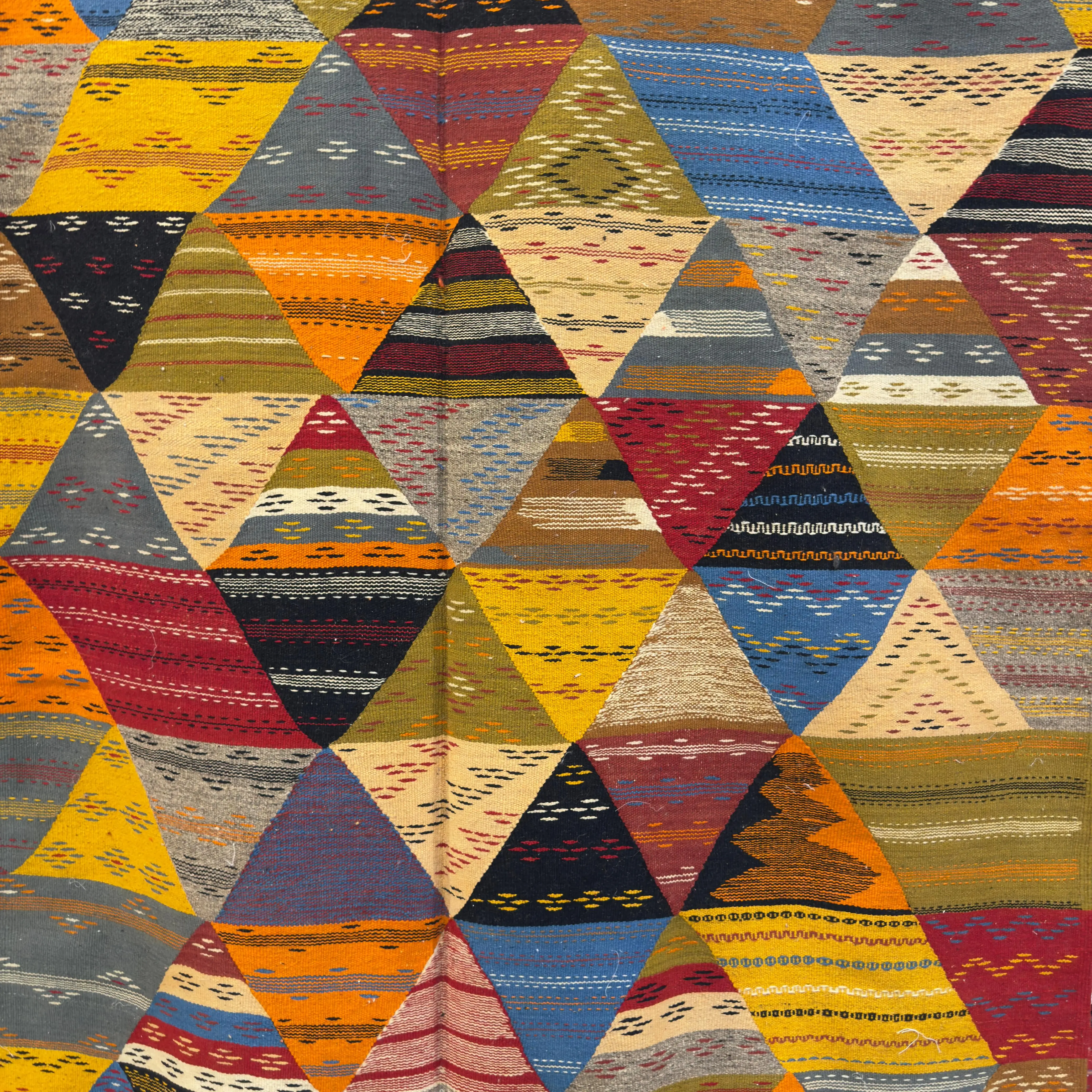 Atlas Haven – Handmade Moroccan Kilim Carpet | Vintage Area Rug for Living Room - 240/150 CM /94.5 x 59 inches