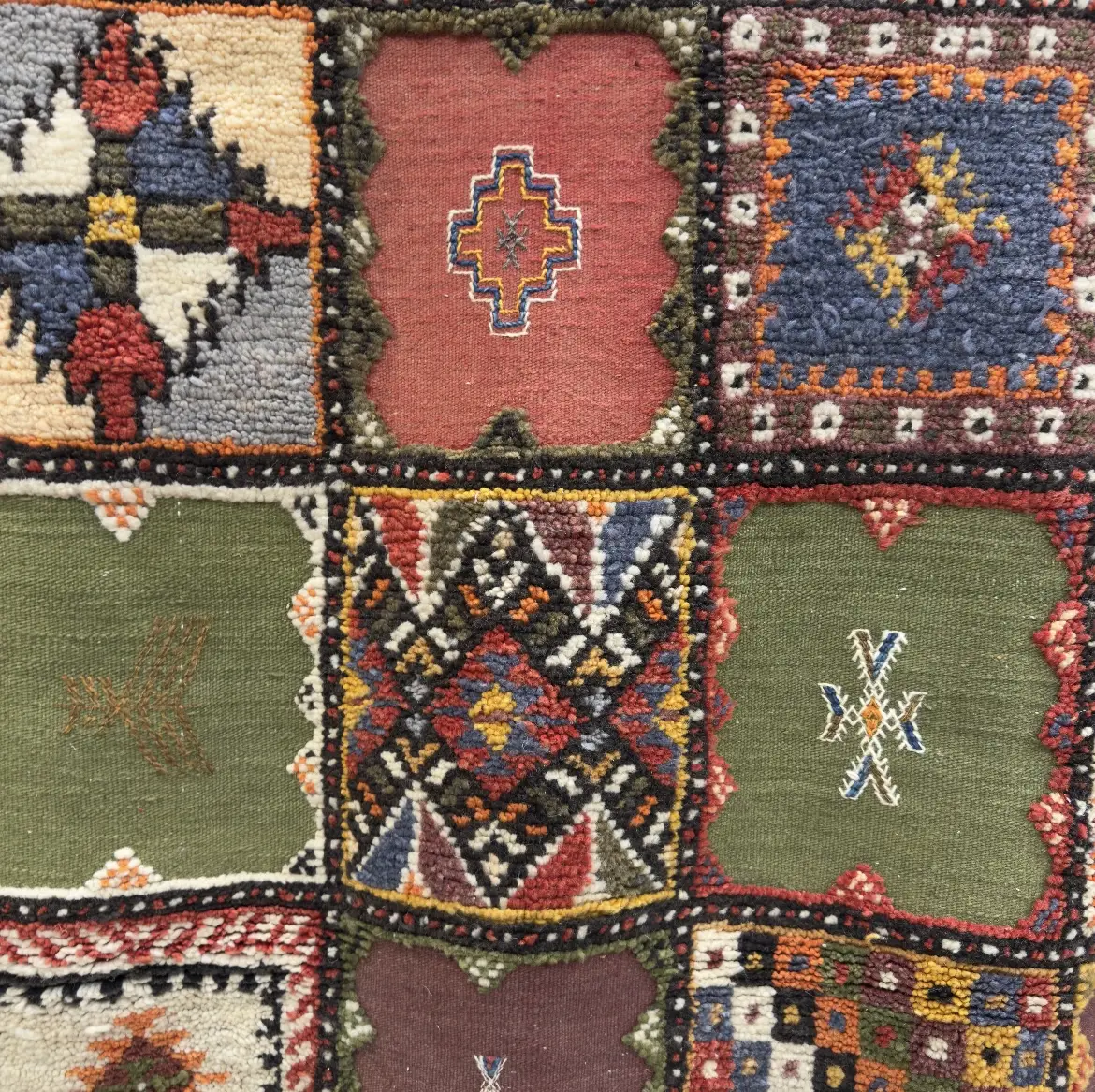 Atlas Heirloom – Large Vintage Berber Kilim Rug | Unique Handmade Piece with 3 Weaving Techniques - 207/143 CM / 81.5 x 56.3 inches