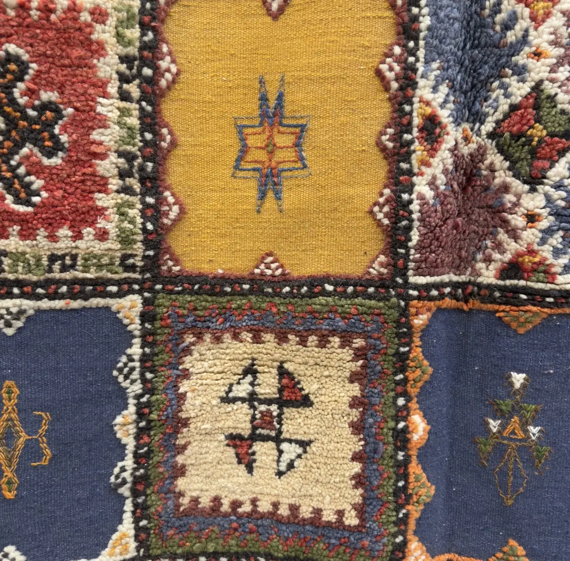 Atlas Heirloom – Large Vintage Berber Kilim Rug | Unique Handmade Piece with 3 Weaving Techniques - 207/143 CM / 81.5 x 56.3 inches