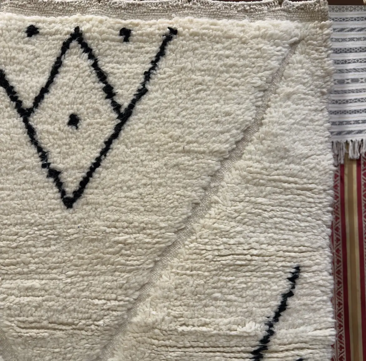 Vintage Moroccan Beni Ourain Rug – Authentic Handmade Area Carpet - 220×140 cm/ 7,3 × 4,7 feet