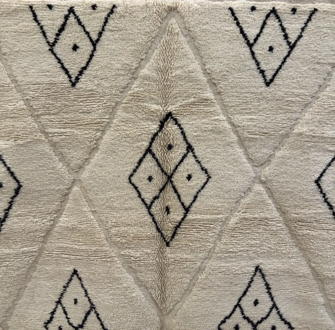 Vintage Moroccan Beni Ourain Rug – Authentic Handmade Area Carpet - 220×140 cm/ 7,3 × 4,7 feet