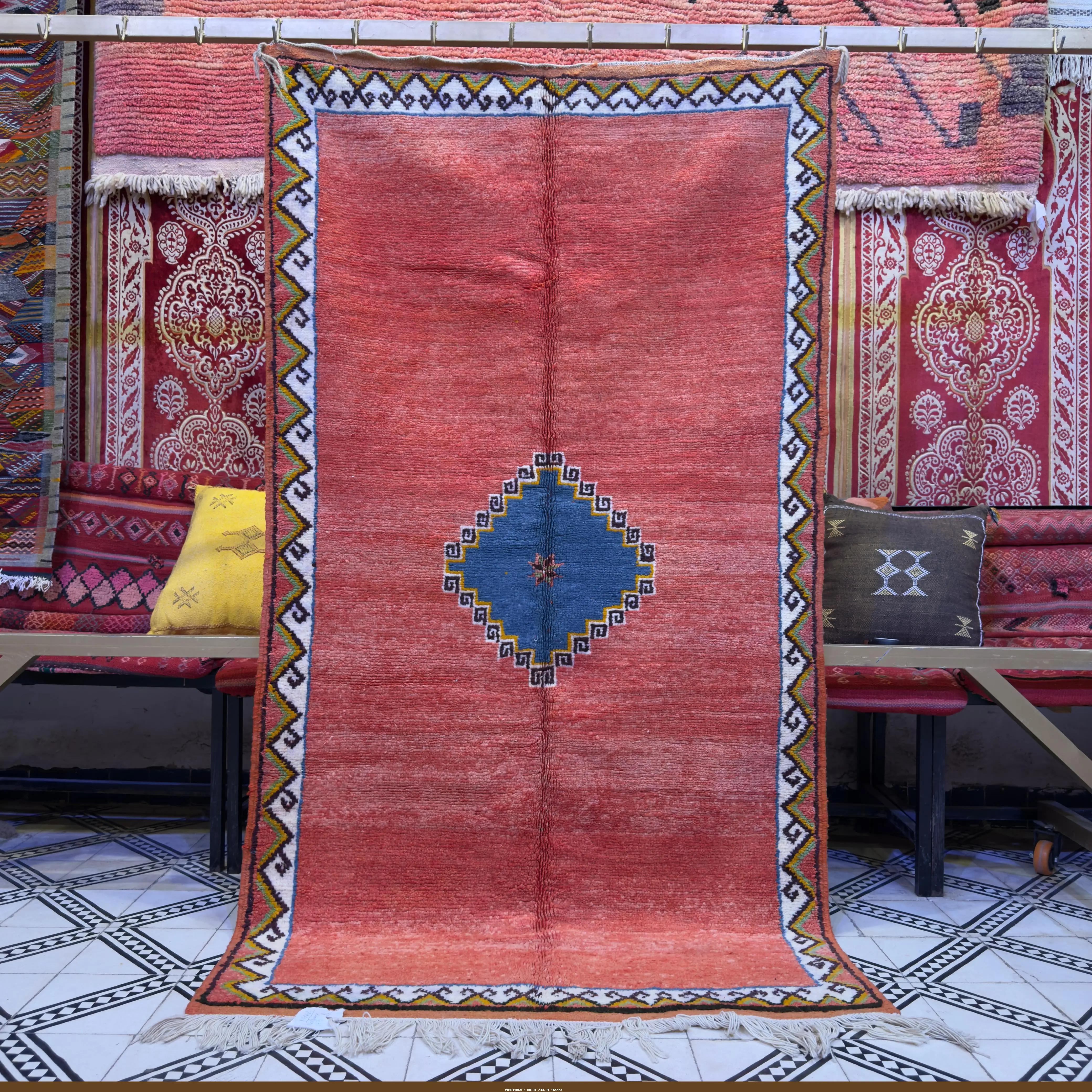 Berber Red Kilim – Vintage Moroccan Craftsmanship - 204/110CM / 80.31 /43.31 inches