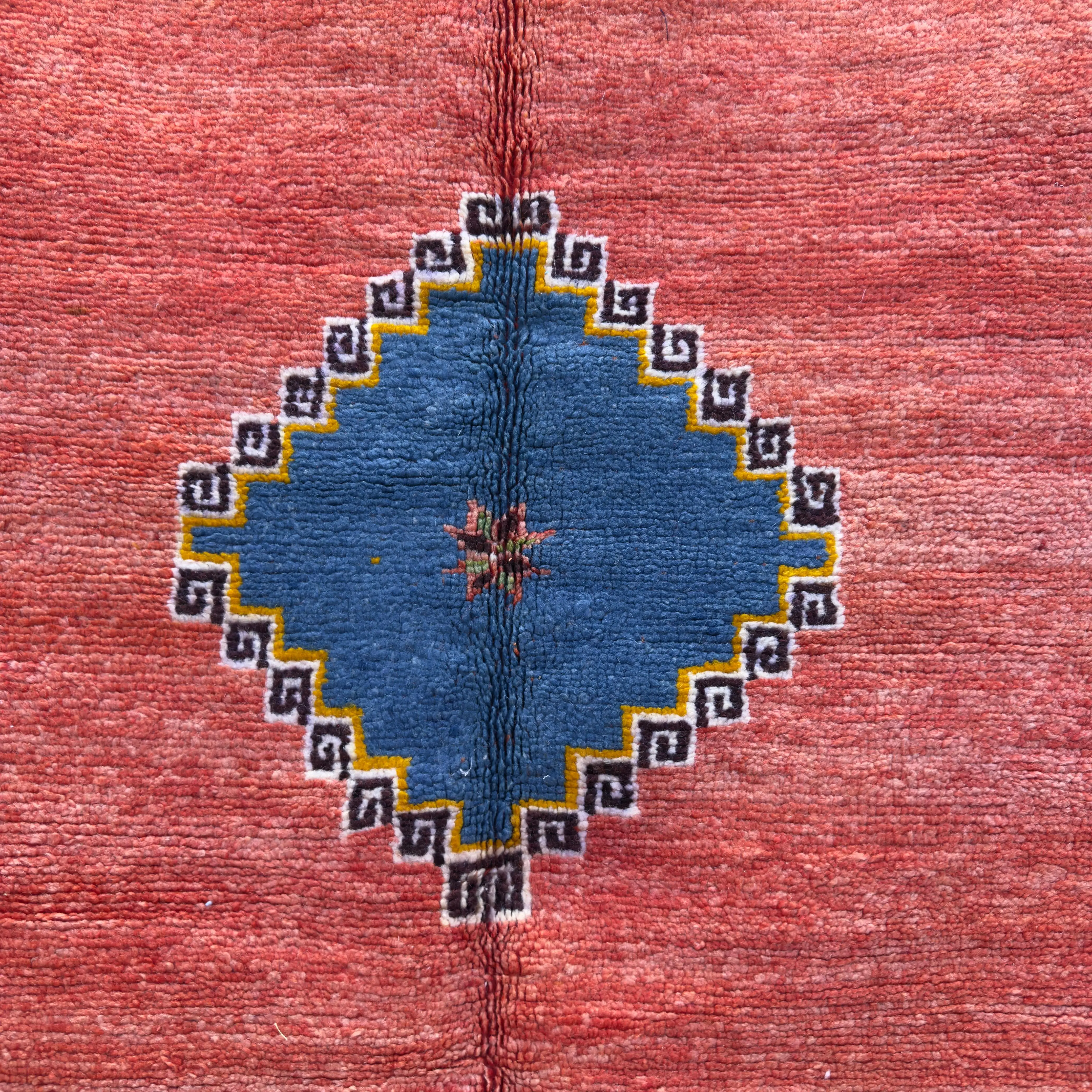 Berber Red Kilim – Vintage Moroccan Craftsmanship - 204/110CM / 80.31 /43.31 inches