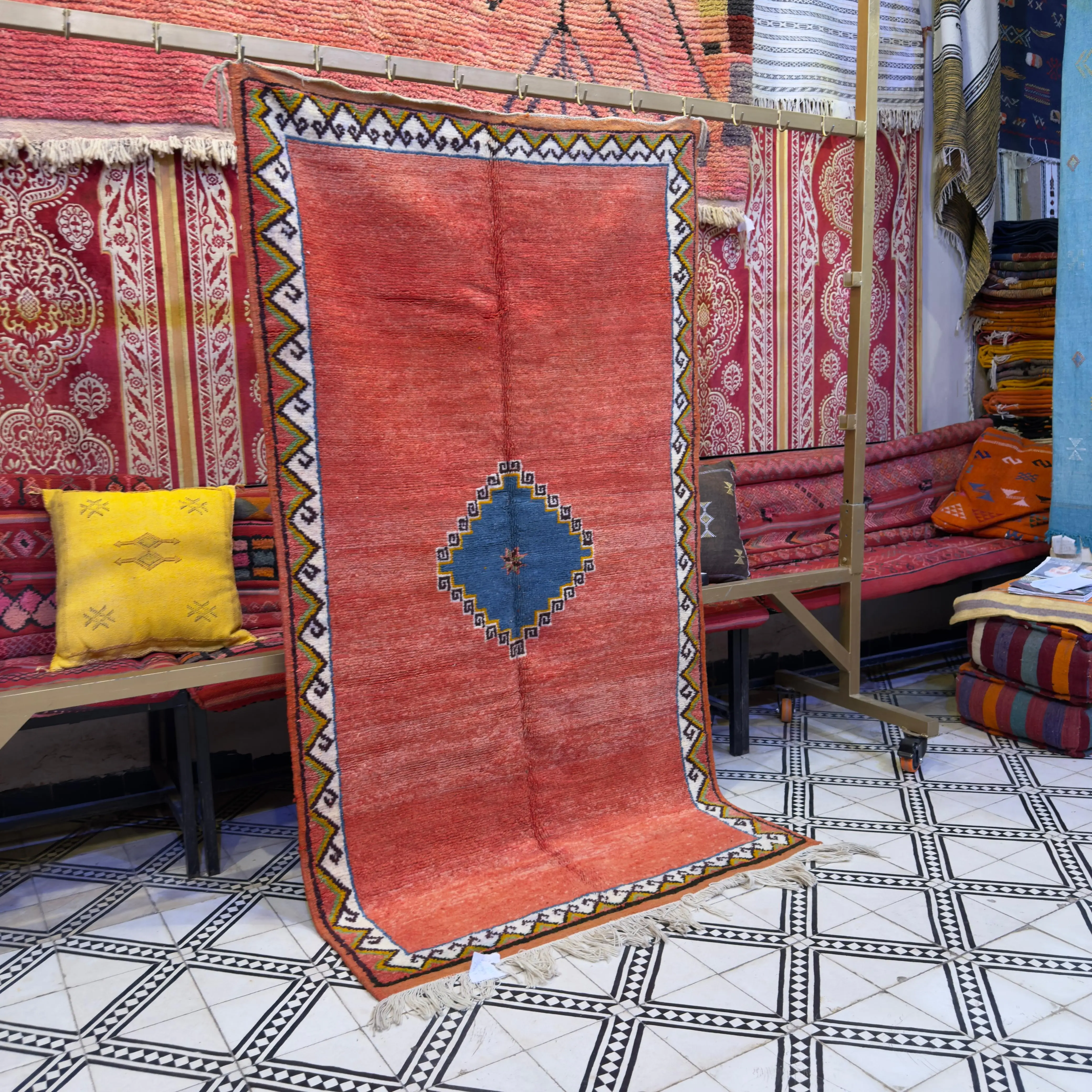 Berber Red Kilim – Vintage Moroccan Craftsmanship - 204/110CM / 80.31 /43.31 inches