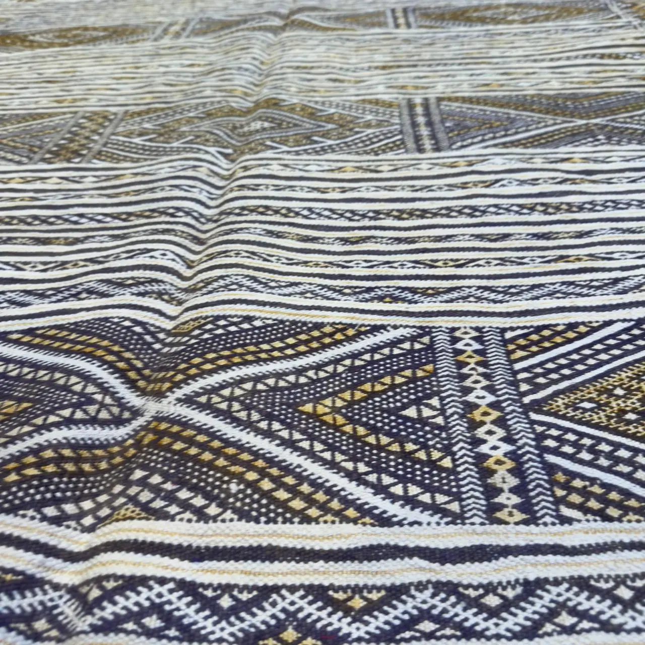 Handwoven Berber Kilim Rug – Authentic Moroccan Design