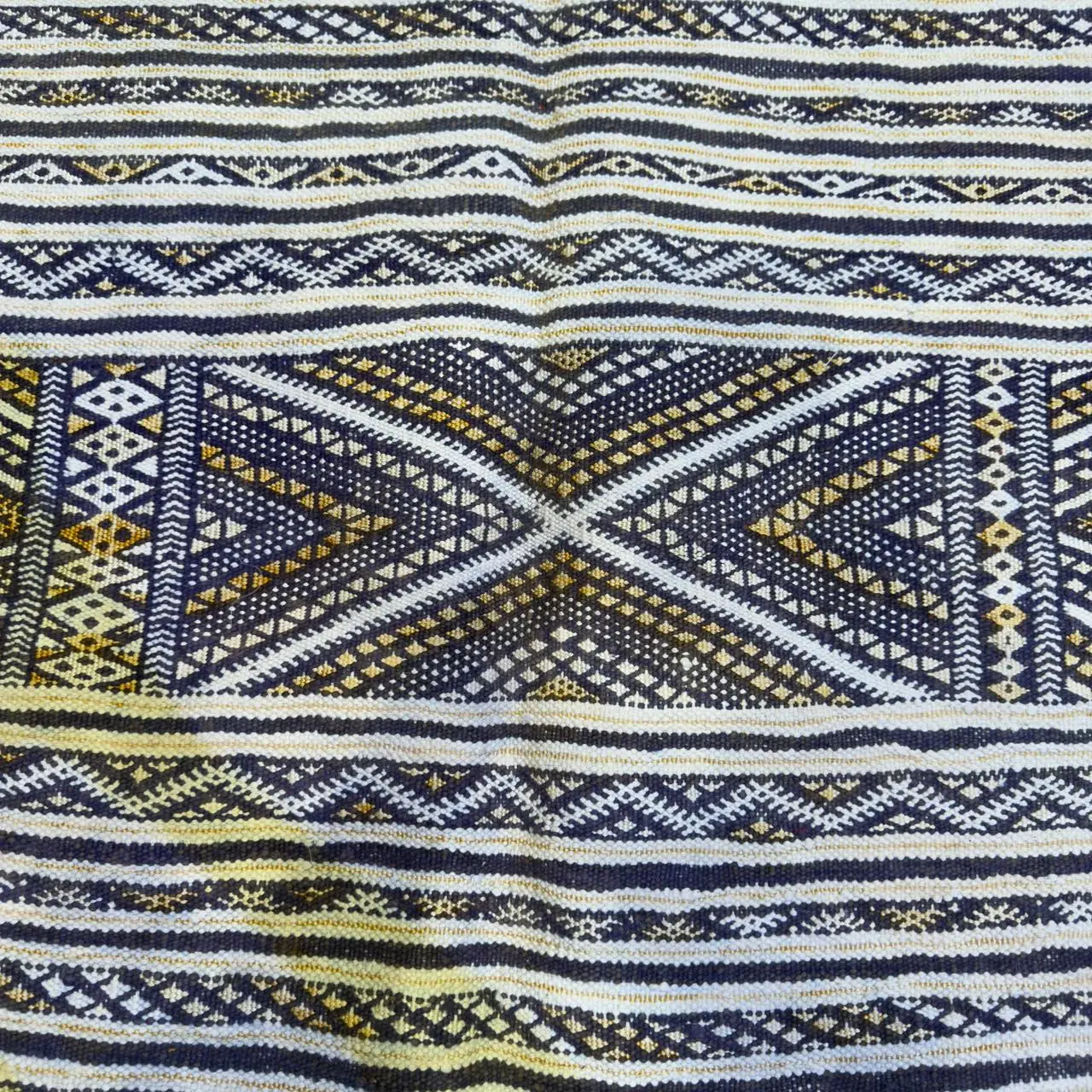 Handwoven Berber Kilim Rug – Authentic Moroccan Design