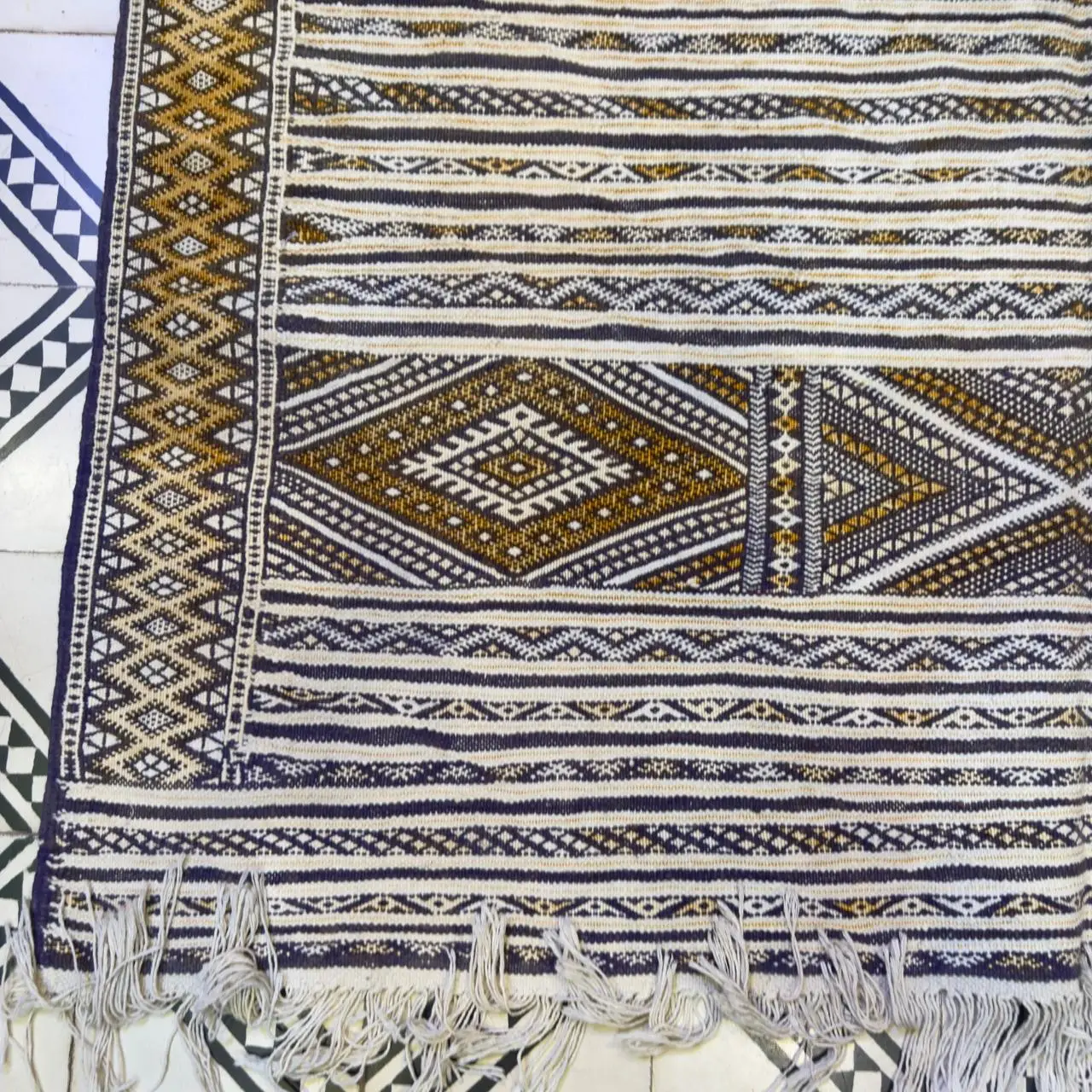 Handwoven Berber Kilim Rug – Authentic Moroccan Design